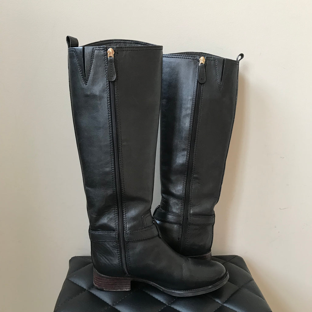 black boots size 5.5