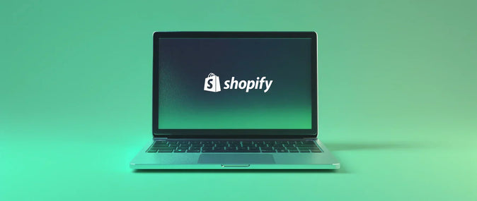 imagem de um portátil com o ecrã a mostrar o logo da Shopify.