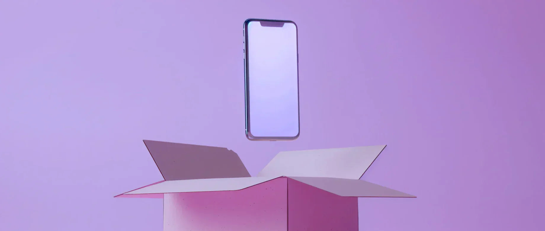 telemóvel a entrar numa caixa de encomenda para ilustrar um negócio de dropshipping no TikTok.