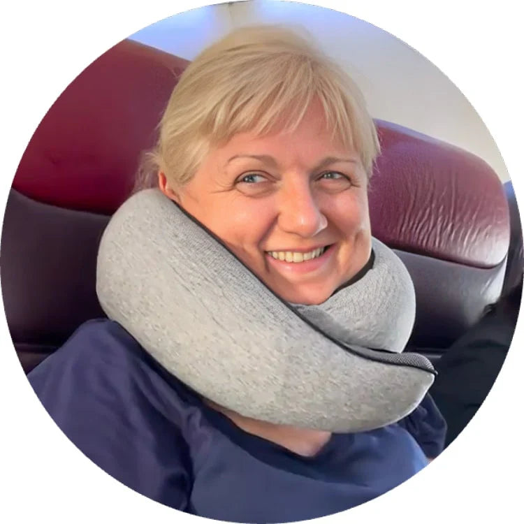 Amanda mit Nackenkissen