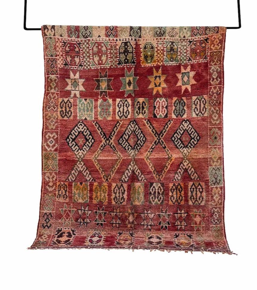 https://cdn.shopify.com/s/files/1/0894/4094/products/moroccan-boujaad-rug-no12-175858_900x.jpg?v=1639690409