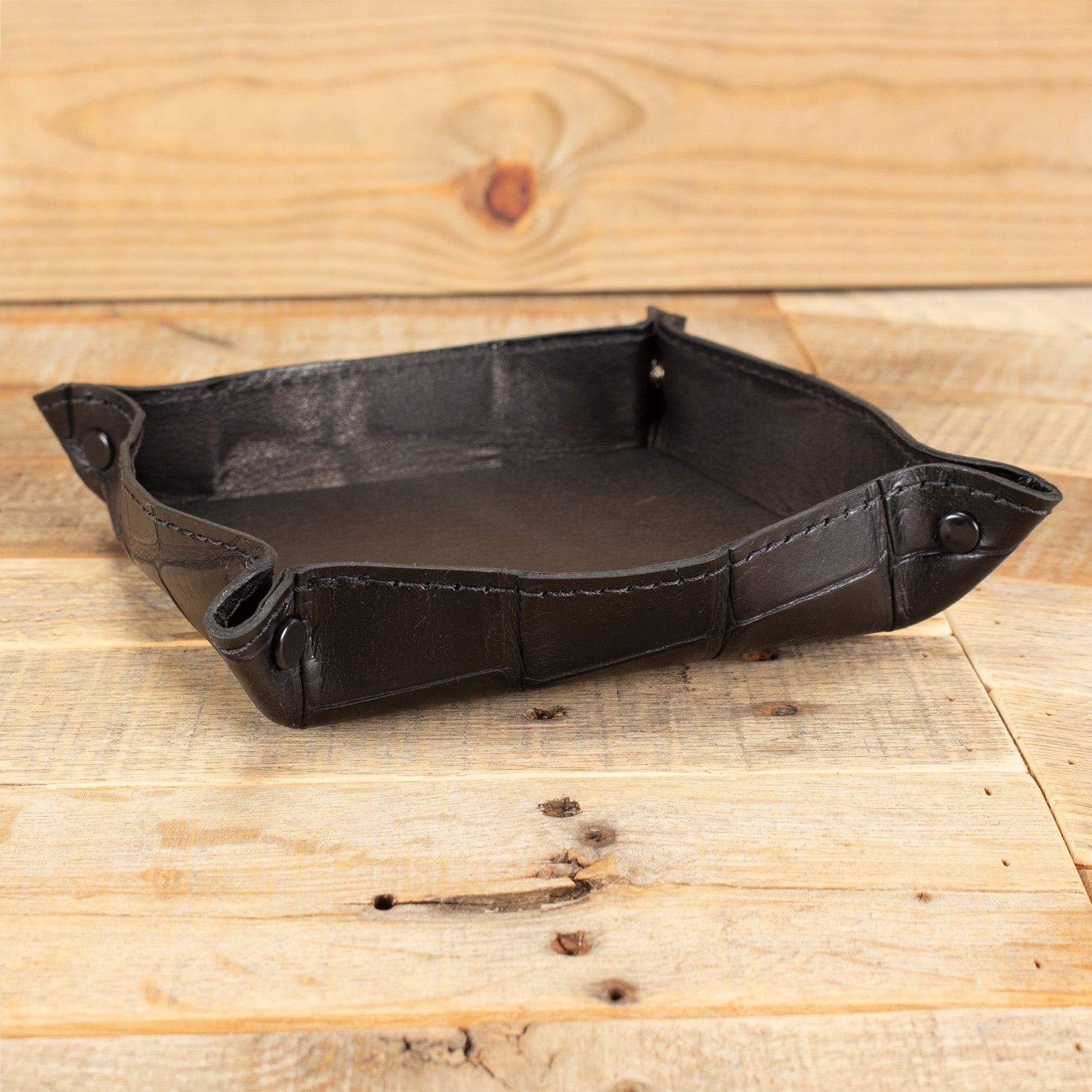 Alligator Black Valet
