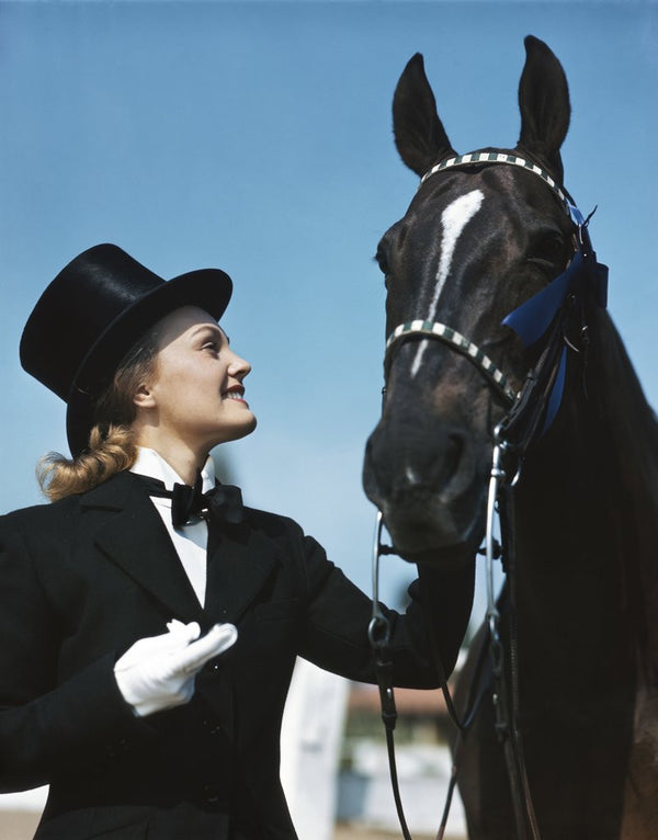 1940s 1950s Smiling Woman Wearing To