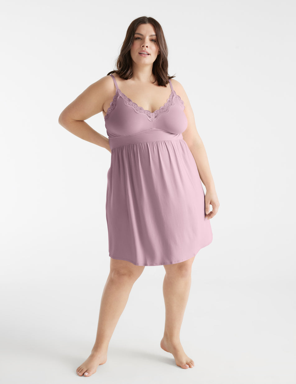 Melissa is a 40D and has 48" hips and wears a Knix size XXL 