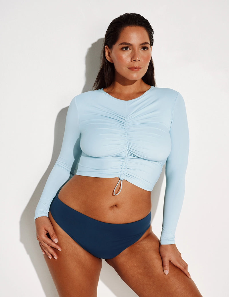 Maya has 43” hips and wears a Knix size L