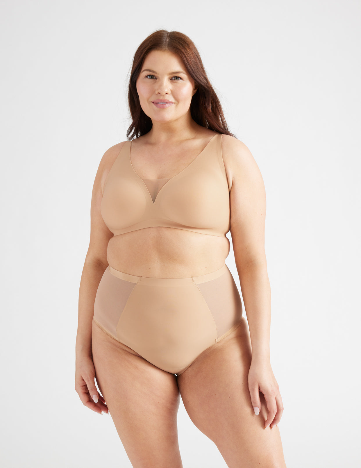 Ottavia has 44" hips and wears a Knix size L 