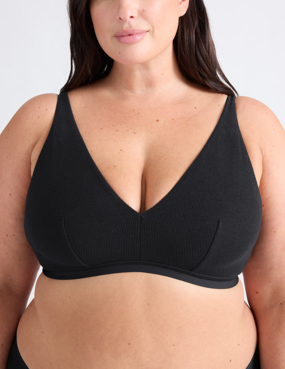 Gabrielle is a 38E and wears a Knix size XL+