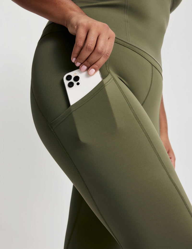Adiya has 40” hips and wears a size L