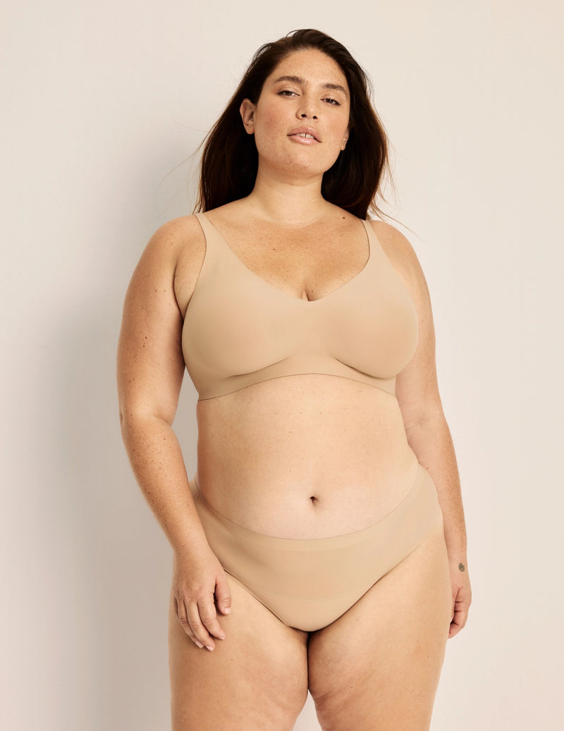 Clementine has 51” hips, and wearing KNIX XXL