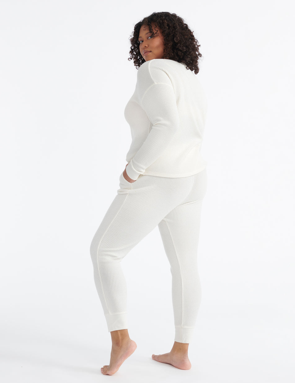 Analysa has 46.5" hips and wears a Knix size XL 