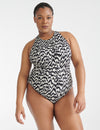 Maya is a 38F and has 47" hips and wears a Knix size XL 