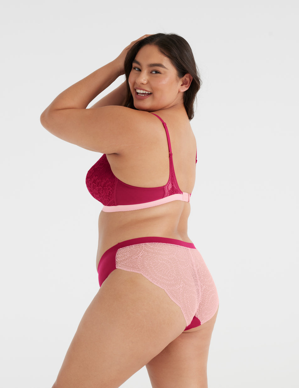 Shape your sides with our wireless Lacy Bra by Nuve.