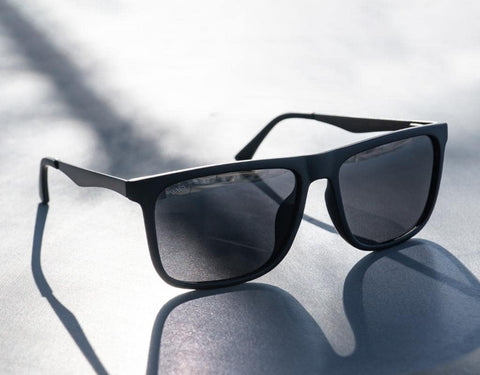 Square frame polarized sunglasses with dark lens