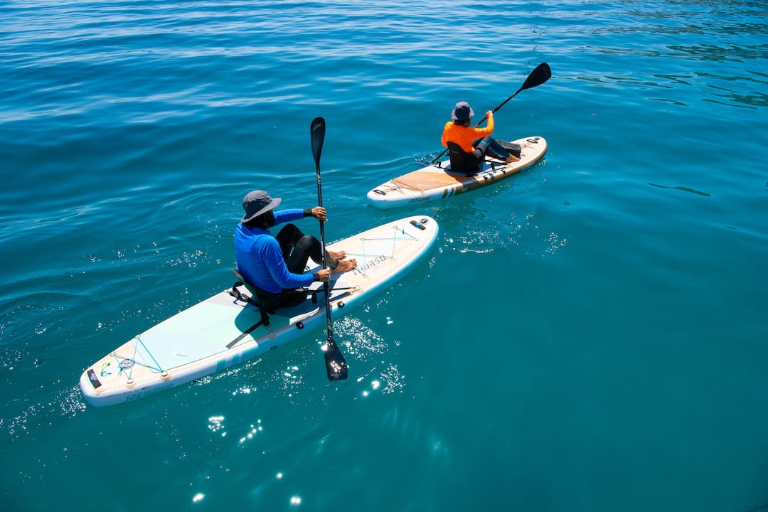 las tablas de paddle de Costco no vienen con asientos de kayak como estos SUPs