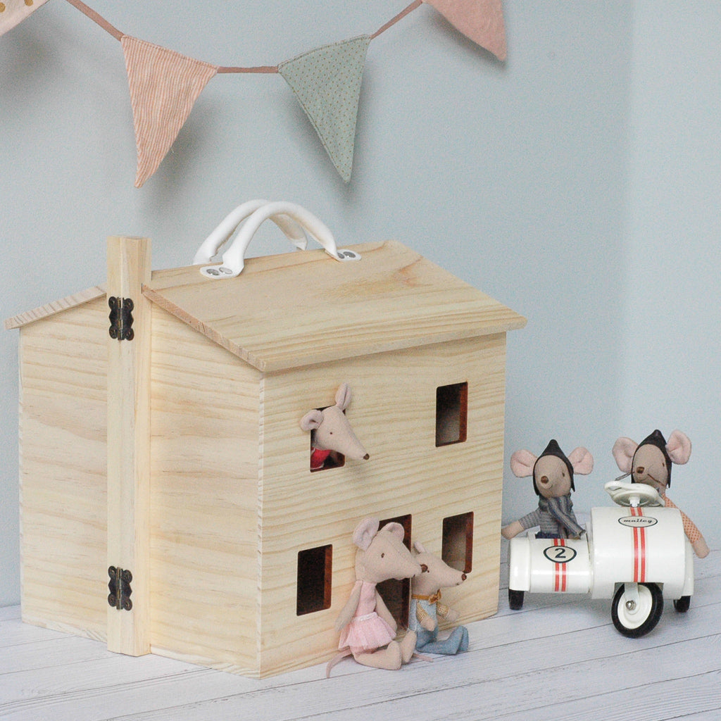 olli ella doll house