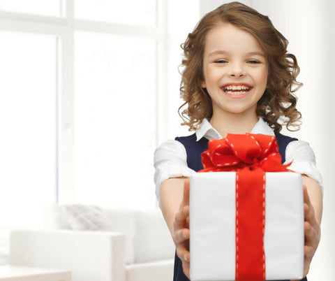 Idées de petits cadeaux à offrir quand son enfant est invité à un