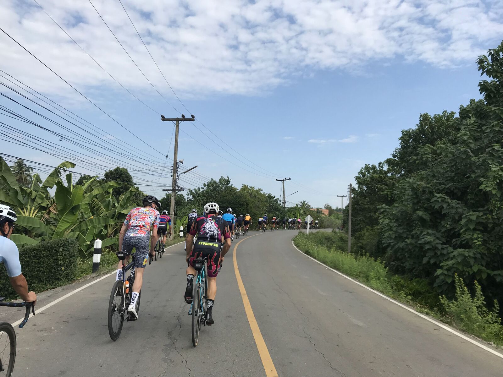 Long and flat road section running along the river