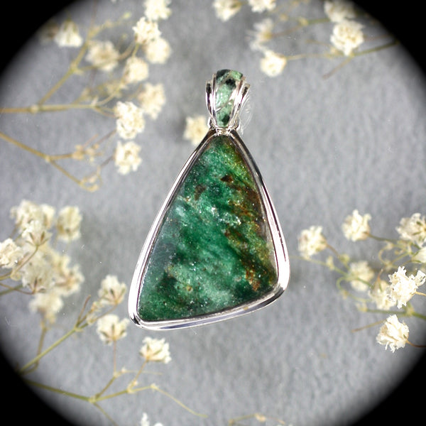 Fuchsite sterling silver freeform pendant – Rusmineral cabochons&jewelry