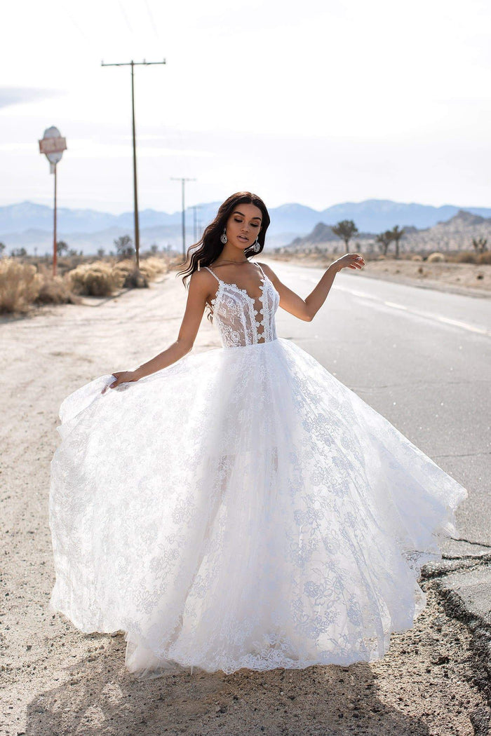 Layered Tulle Skirt Lace V Neck Outdoor Wedding Dresses Bridal