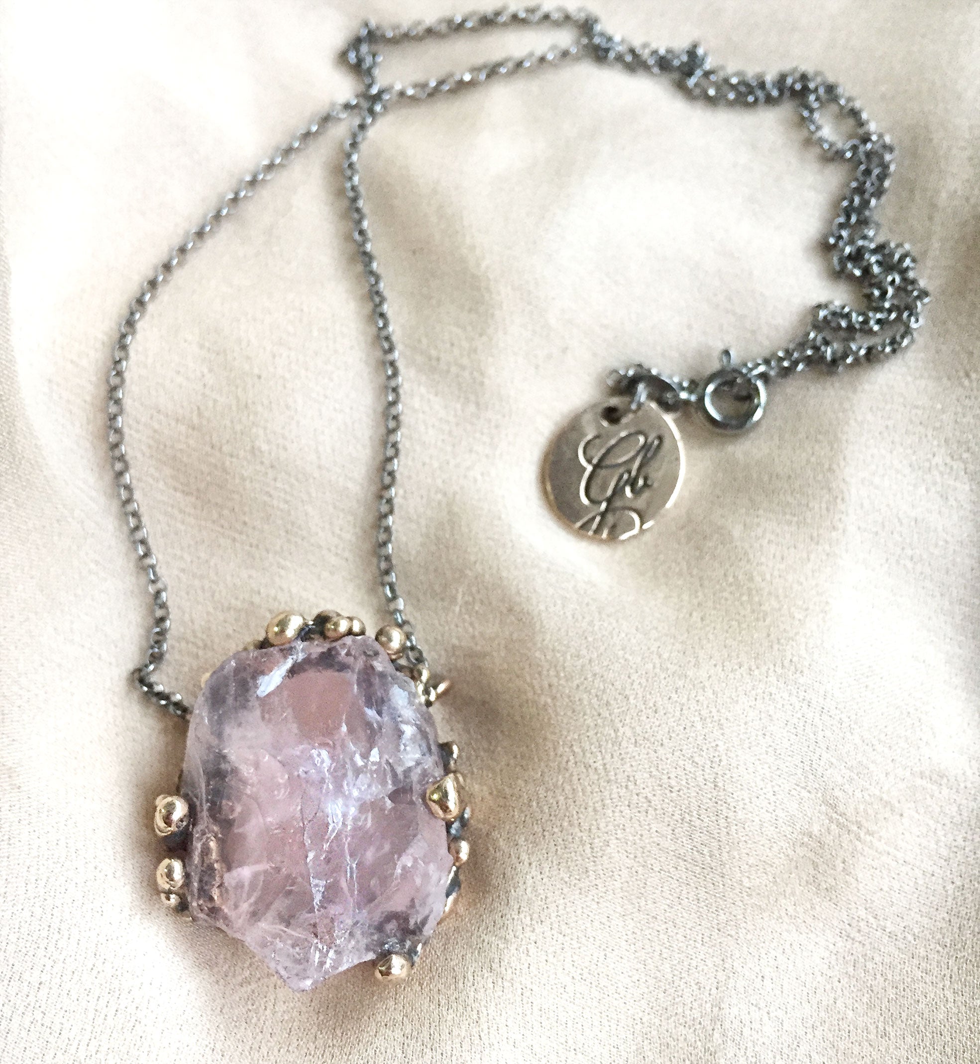 Rose quartz necklace, custom healing jewel by Giadinoblu Jewelry