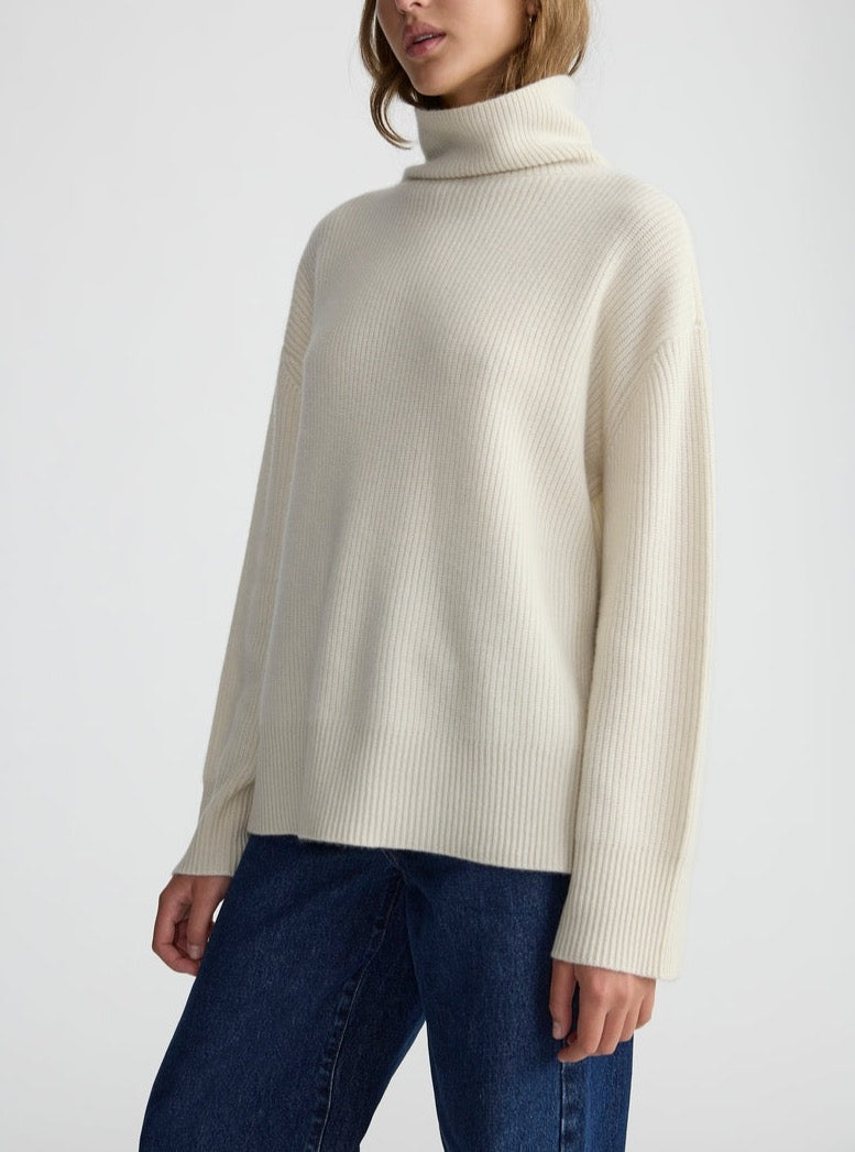 THE CLASSIC TURTLENECK - ECO WHITE – THE CURATED