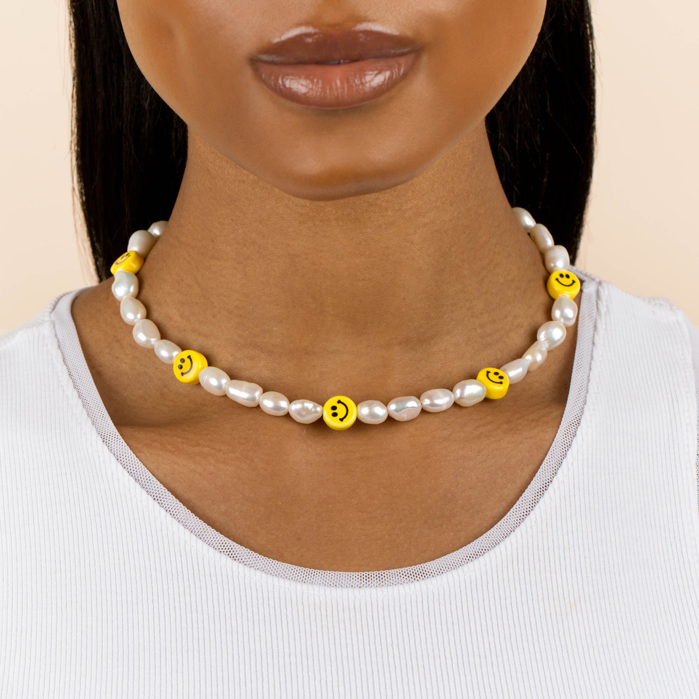 Yifnny Smiley Face Necklace, Y2K Necklace Smiley Face Beads Choker Bohemian  Beaded Necklace Irregular Imitation Pearl Choker Smiley Face Jewelry for  Girls Women (Smiley face) : Amazon.co.uk: Fashion