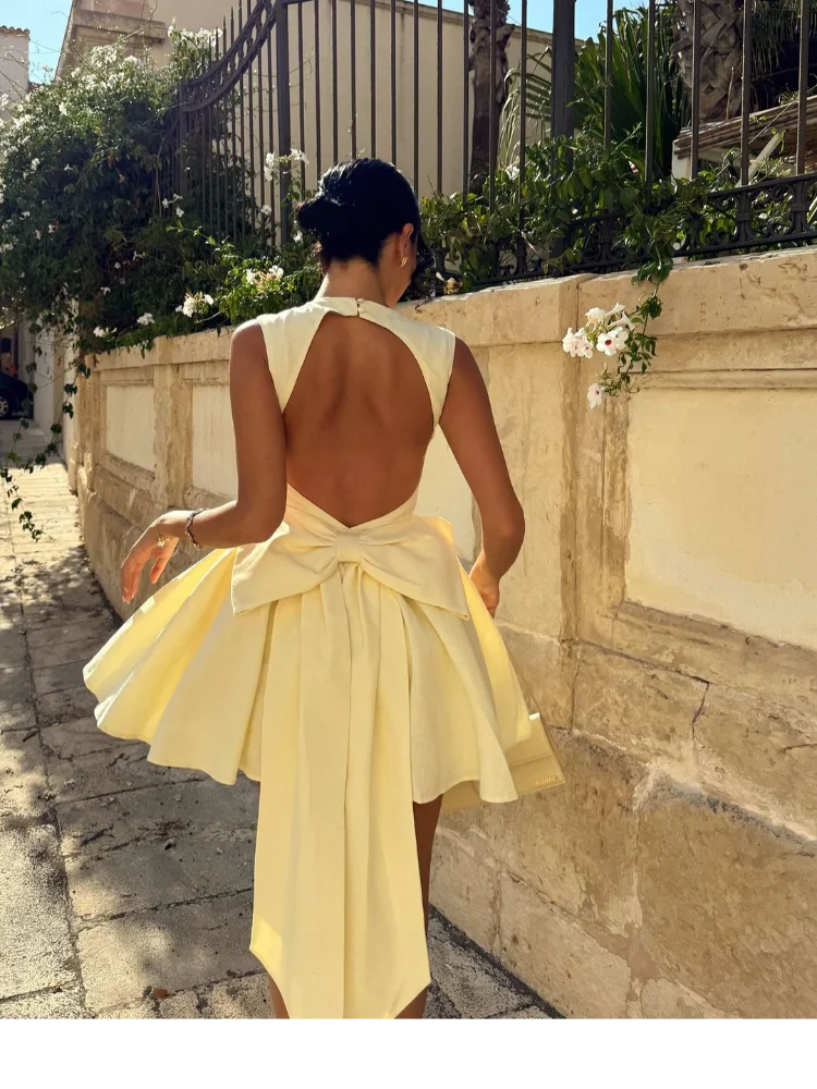 Chic Backless Bow Pleated Mini Dress for Summer Parties - Image 3