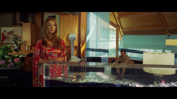 Barbara Bouchet questioned by the police in Don't Torture A Duckling