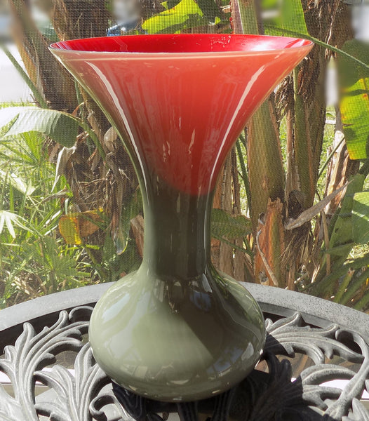 Vincenzo Nason Murano Glass Trumpet Vase Signed Original Label on table
