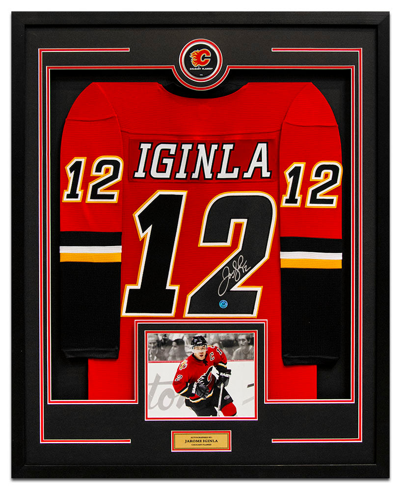  Jarome Iginla Signed Calgary Flames Puck Logo 36x44 Jersey Frame 