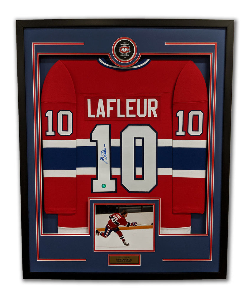 Larry Robinson Autographed Montreal Canadiens 36x44 Framed Jersey