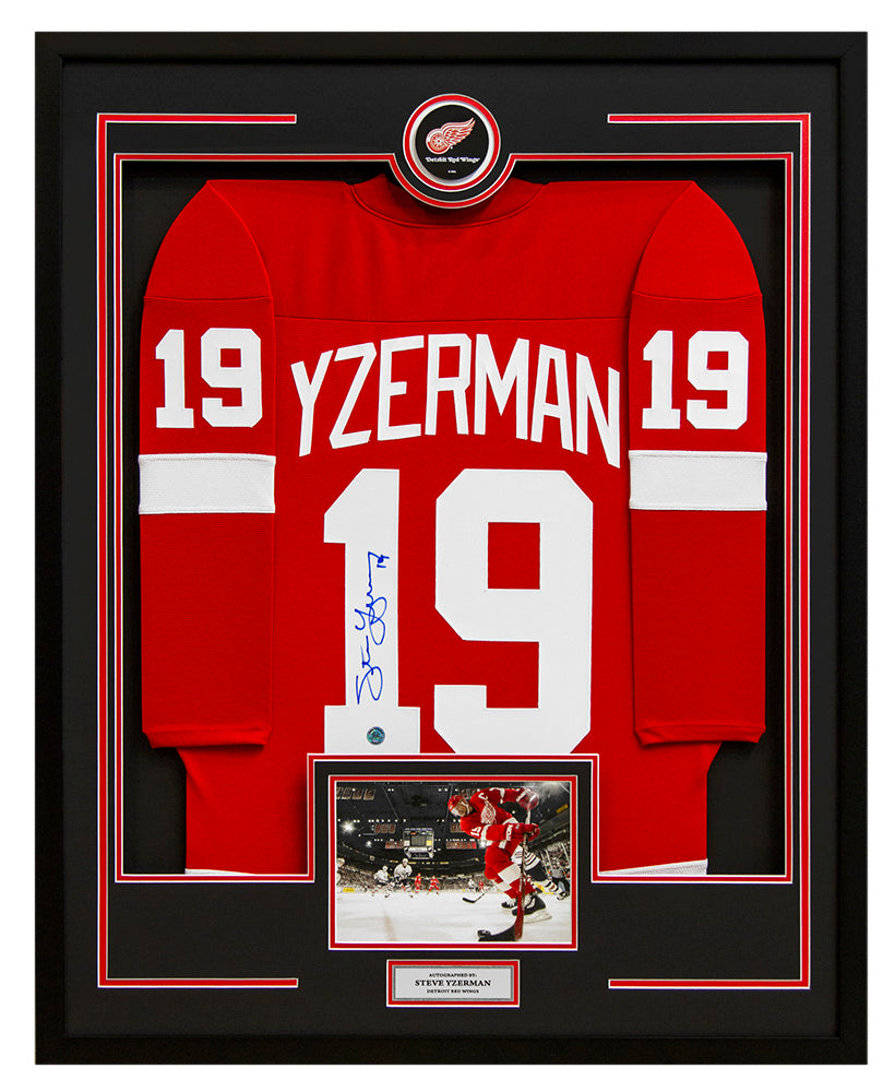  Steve Yzerman Signed Detroit Red Wings Puck Logo 36x44 Jersey Frame 