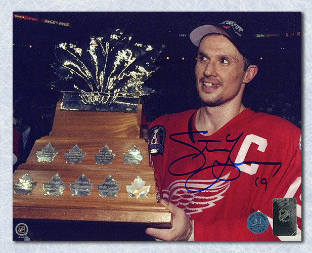 Lids Steve Yzerman Detroit Red Wings Fanatics Authentic Autographed 16 x  20 Raising Cup Photograph