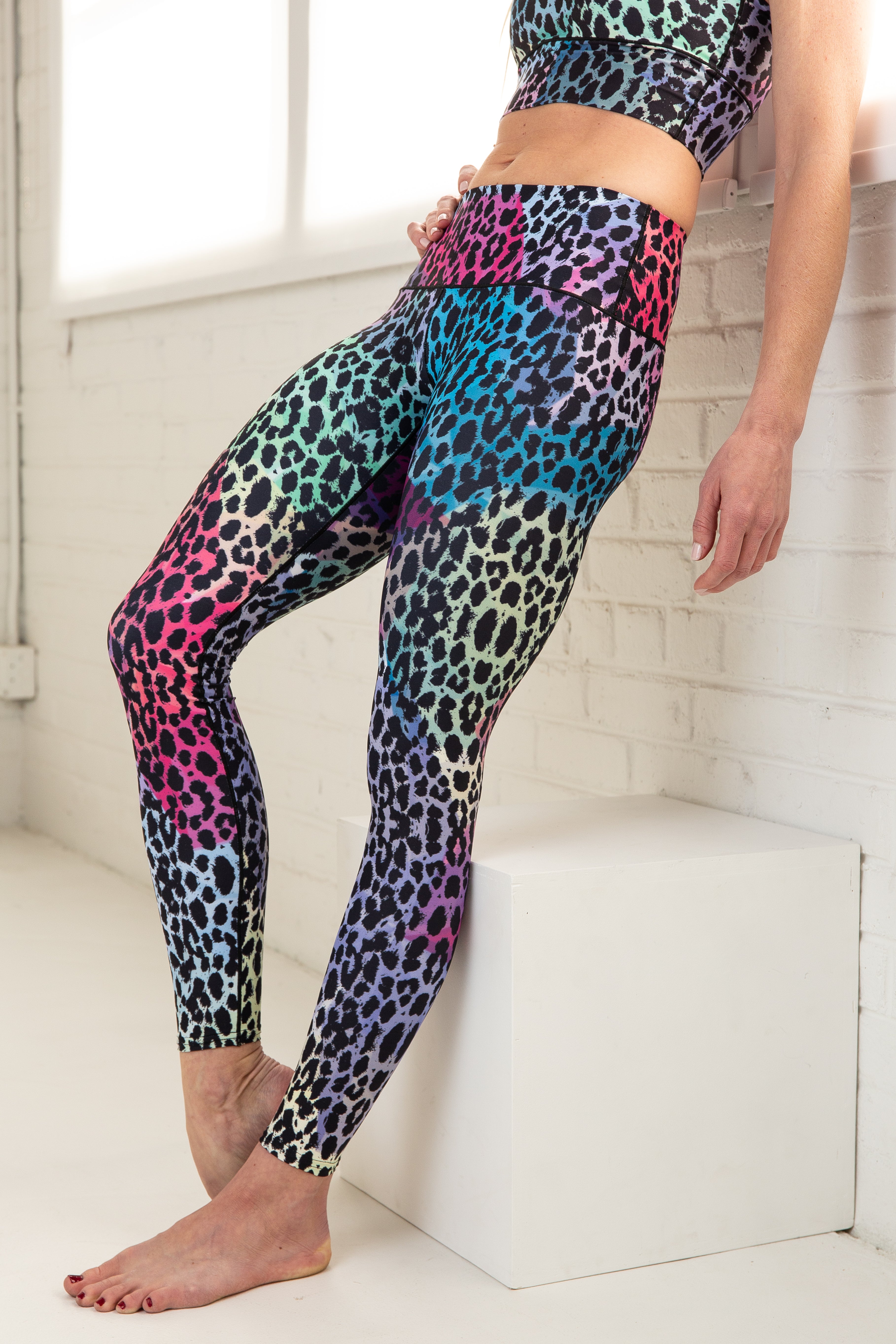  Colorado Threads Pink Snake Leggings XS : Clothing