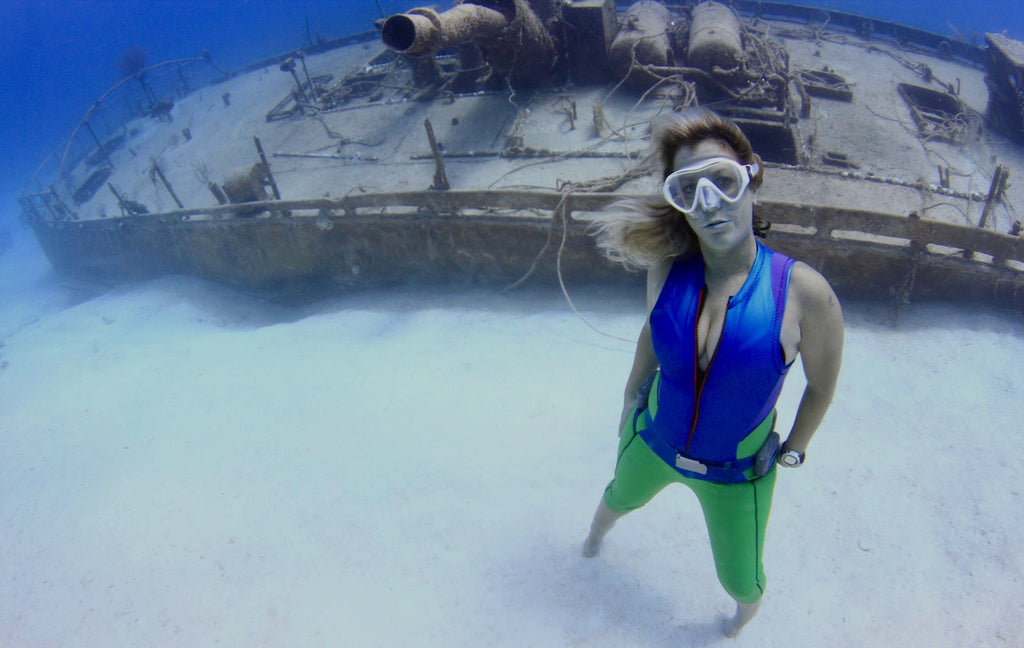 Hayley-Jo Carr underwater model and Truli Girl wearing the Truli-Capri