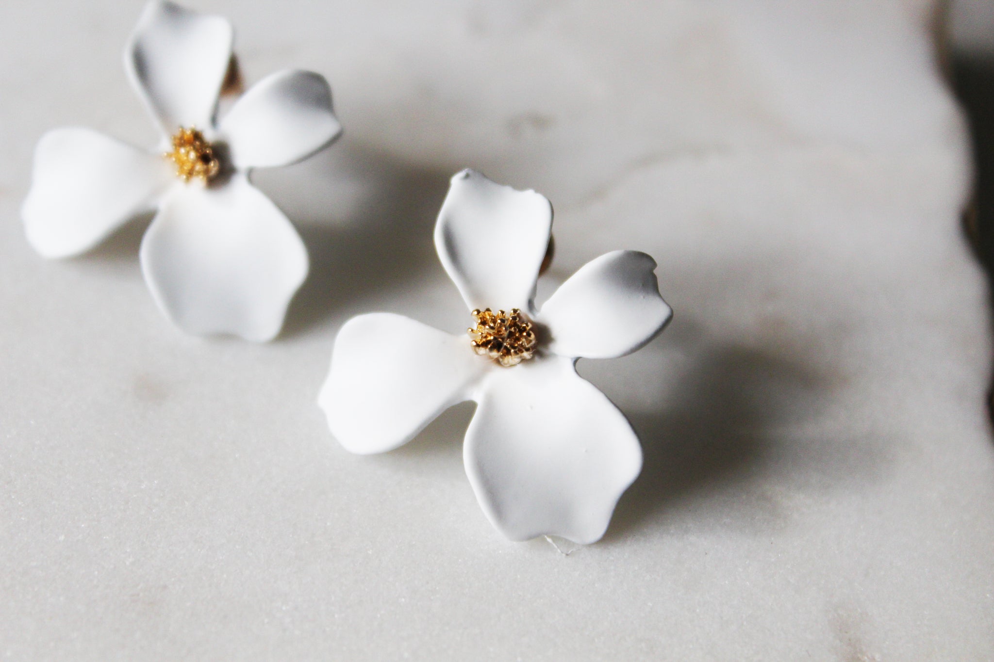Korean Exaggerated Big Flower Stud Earrings - 3 Colors – Neshe Fashion  Jewelry
