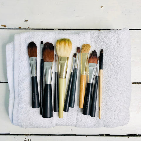 clean makeup brushes ready to go back into a clean makeup bag