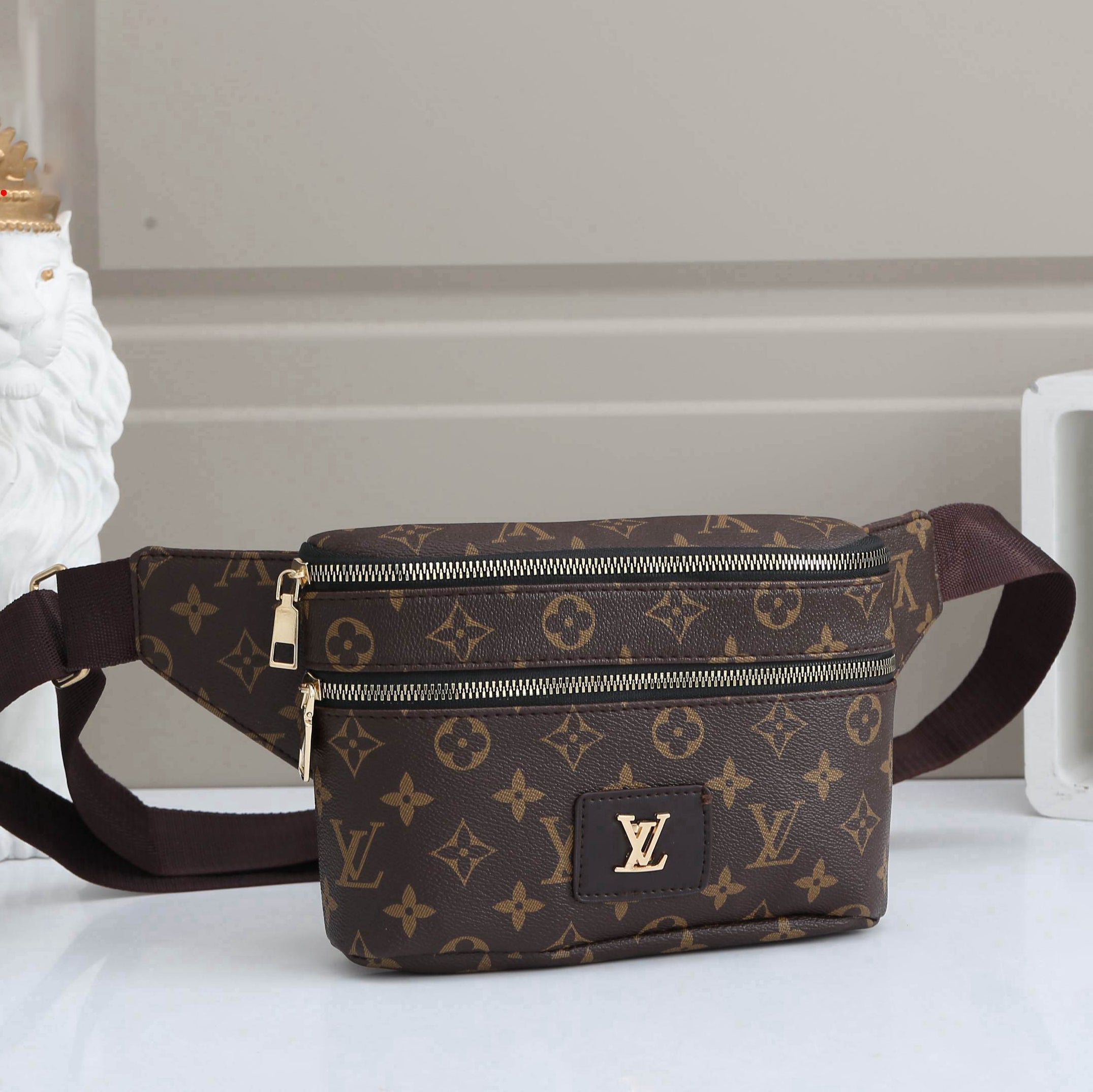 Louis Vuitton LV Classic Fashion Zipper Large Capacity Waist Bag Mobile Phone Bag Coin Purse