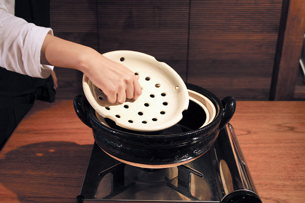 The Kuru-Kuru Nabe self-stirring saucepan