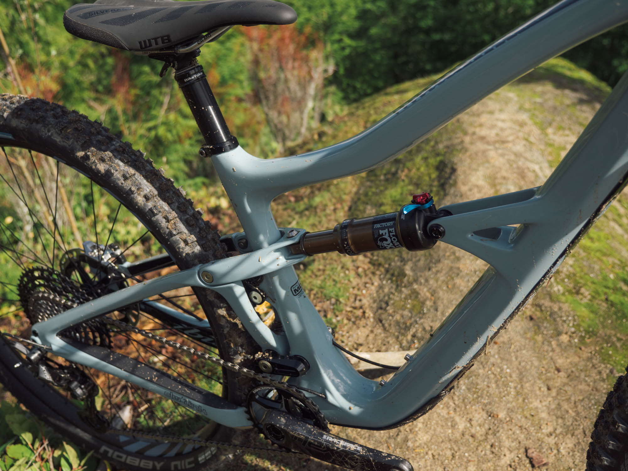 Longer droppers, a snappy rear end, and improved suspension kinematics: all features of the new Ripley