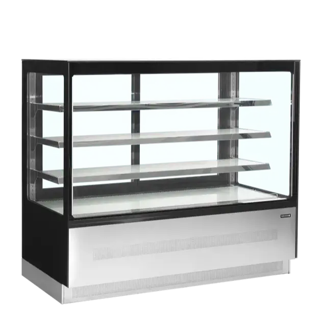 Fristående Tefcold LPD1503F Kylmonter med raka glasytor och fyra metallhyllor.