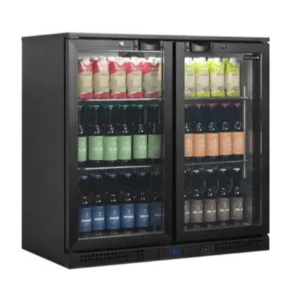 Fylld Tefcold BA21H Barkyl med drycker synliga genom glasdörrar.