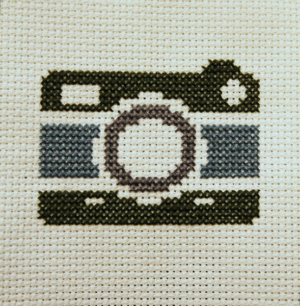 Vintage Camera Cross Stitch DOWNLOAD Pattern and Instructions – Spot Colors