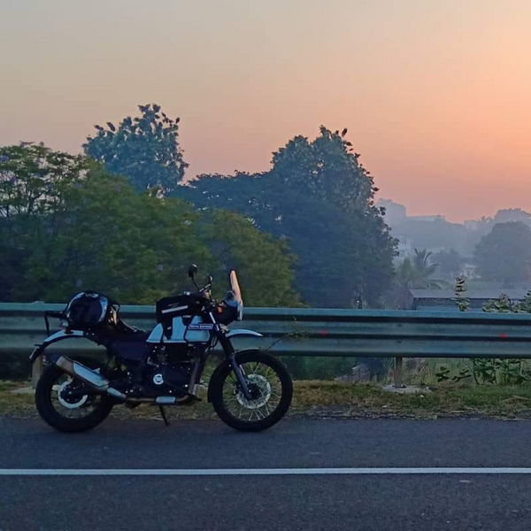 Two Stroke Tuesdays Trip Machine Company E17 Dream Machine Yamaha Rajdoot RD 350 Escorts Group Escorts Yamaha Yezdi Classic 250 Jawa 250 Royal Enfield Himalayan Yamaha RX 100 Yamaha RX 135