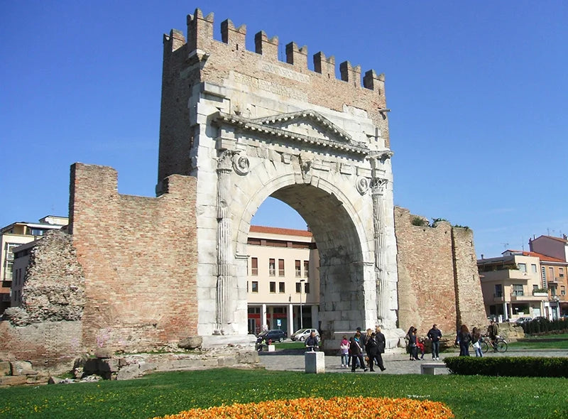 Travel guide to Rimini and Riccione, The Arch of Augustus