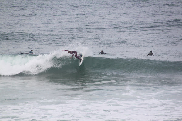 Julie Lauwers surfing