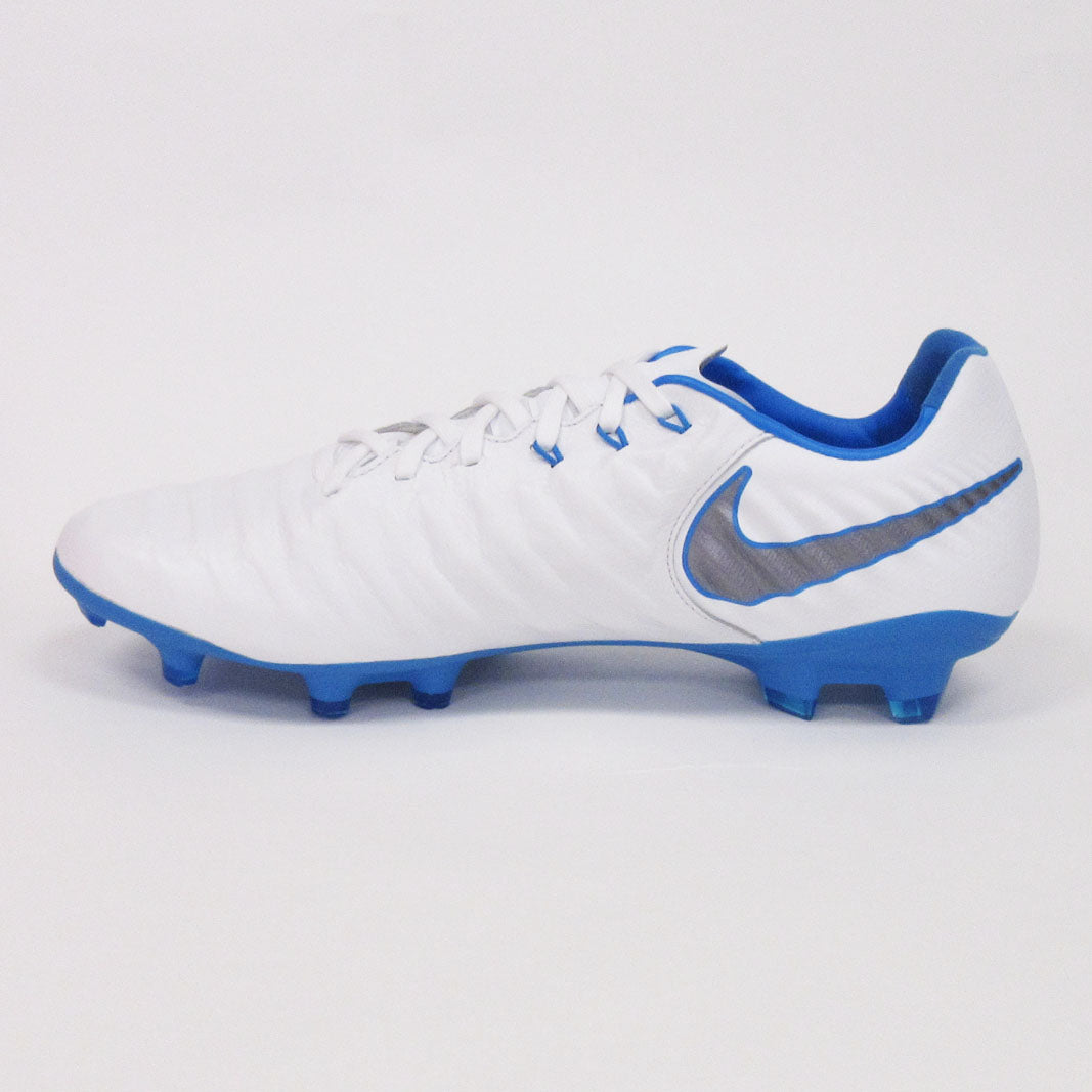 white nike cleats soccer
