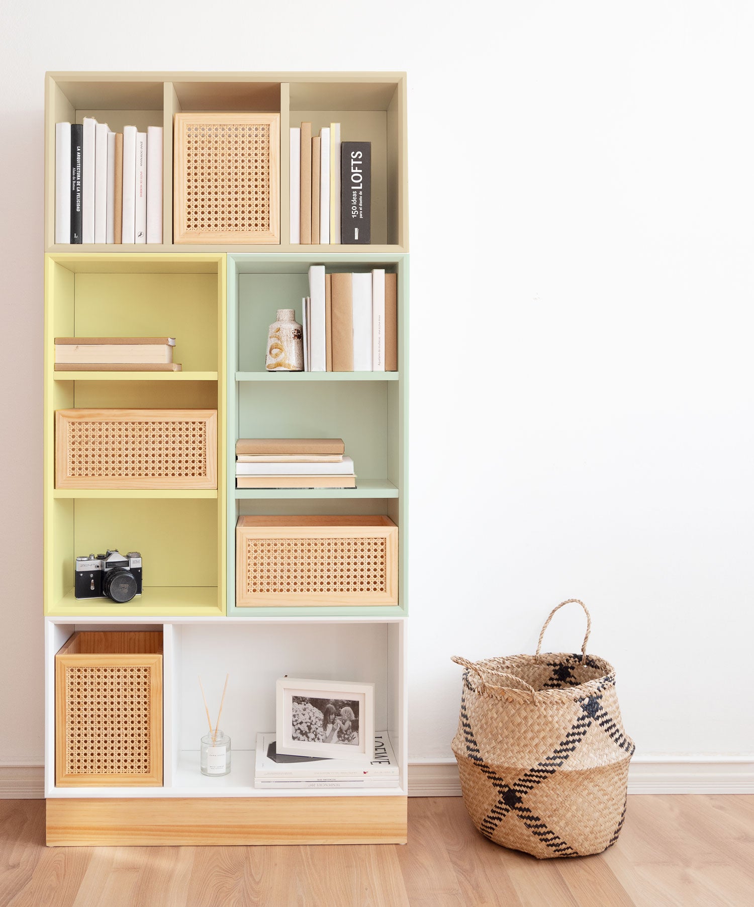 Estanterías para organizar una librería en el salón – Slowdeco