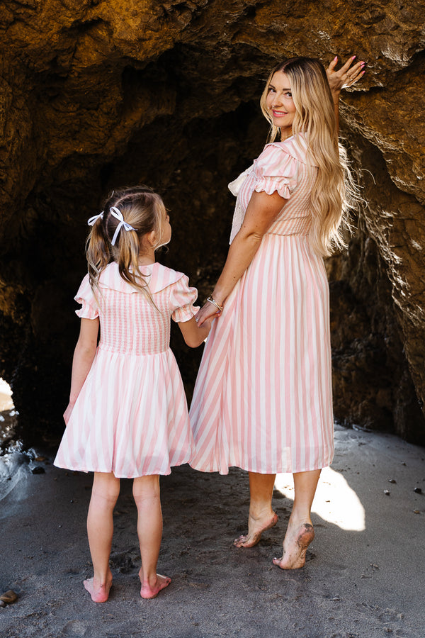  Mommy and Me Dresses - Smocked Dress Women Square Neck Pocket  Boho Cute Family Matching Outfits for Photoshoot (Short Sleeve Midi - Crepe  Taupe, 5-6 Years) : Clothing, Shoes & Jewelry