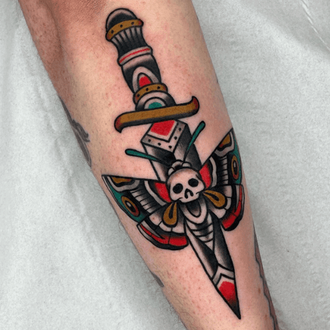 Dagger and Skull tattoo (@thomashearntattoos)